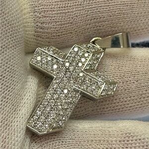 18kt White Gold 2 CT VS Diamond Cross